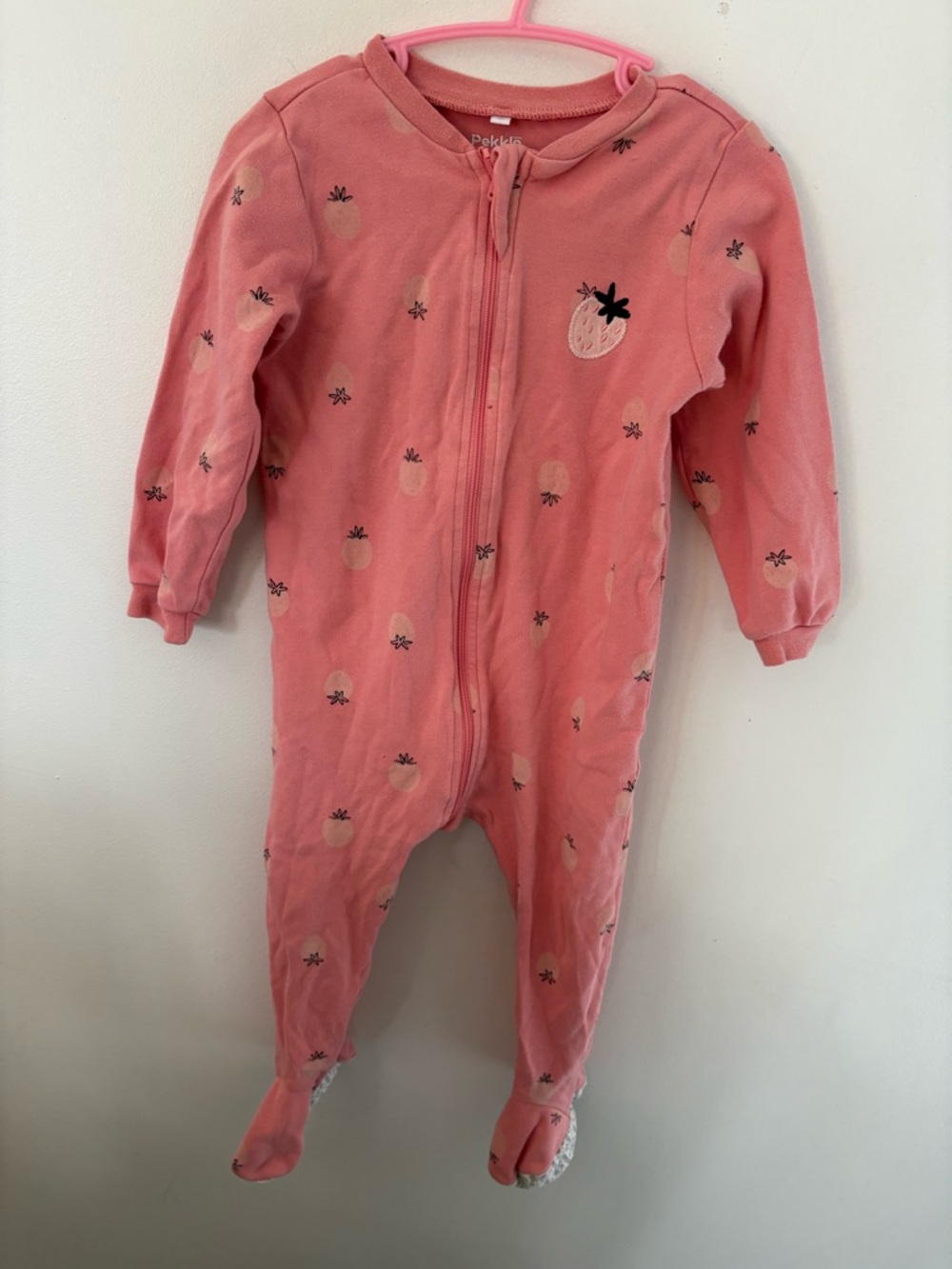 4/30$ Pekkle Pink Strawberry Footed Baby Pajamas 18 months